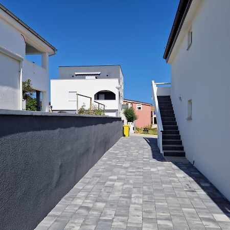 Apartmani Deak วีร์ ภายนอก รูปภาพ