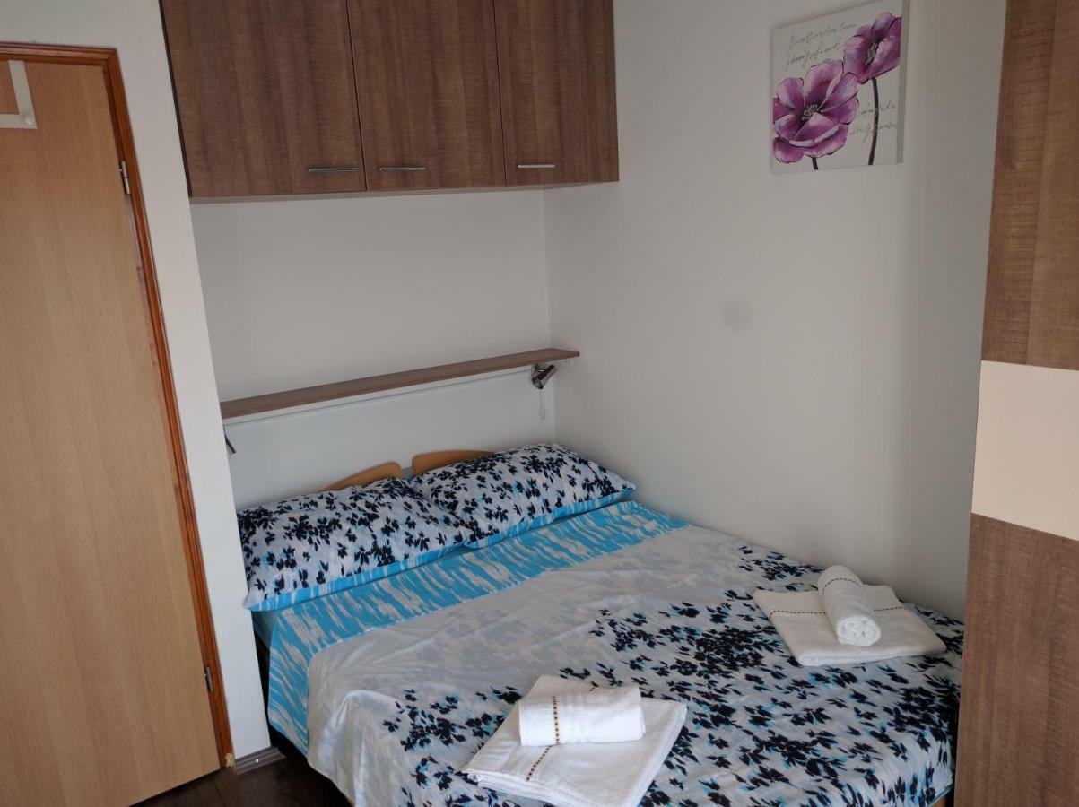 Apartmani Deak วีร์ ภายนอก รูปภาพ